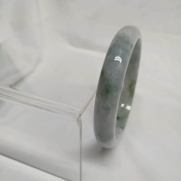 Jadeite Bangle - Picture 4 of 6